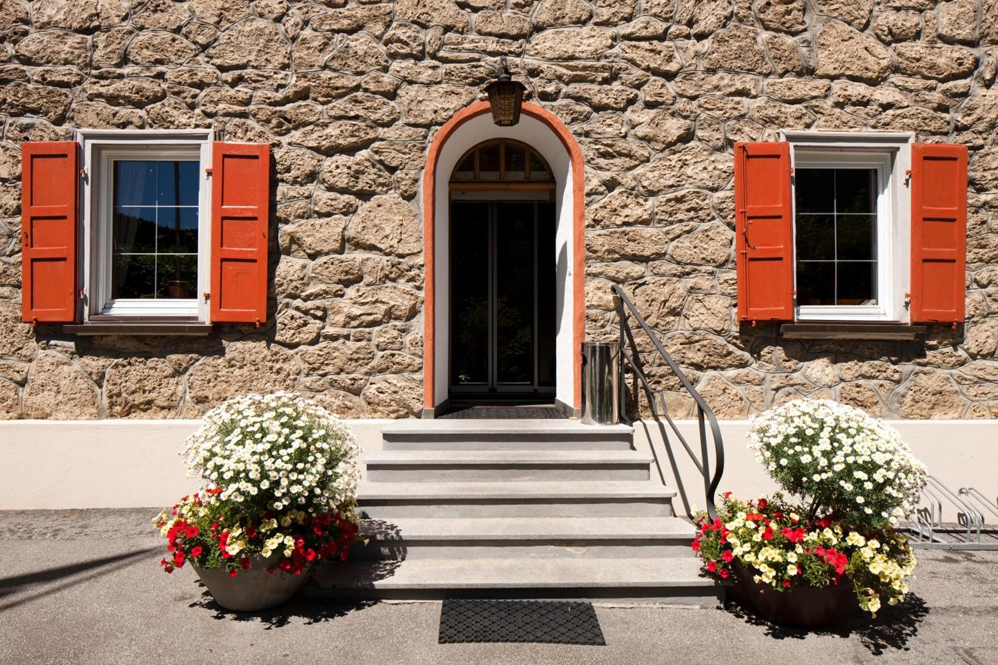 Hotel Bellaval Scuol Exterior photo